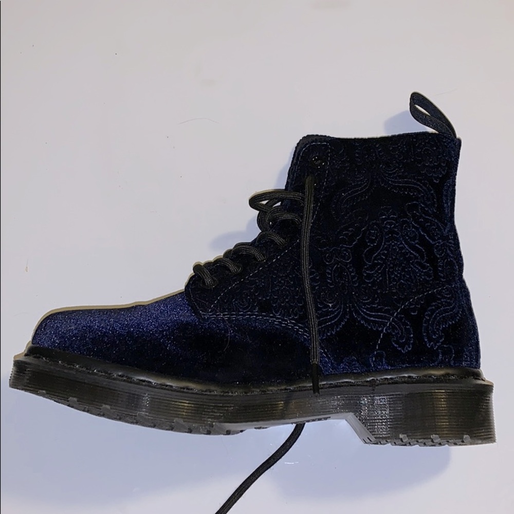 New without tags Blue Velvet Dr Martens